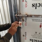 विकासनगर/शेरपुर में अवैध फैक्ट्री को एमडीडीए ने की सीलिंग की कार्रवाई।