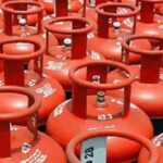 जिला प्रशासन की बड़ी कार्यवाही, 17 गैस एजेंसियों, 45 प्रतिष्ठानों; 5 पेट्रोलपम्प का औचक निरीक्षण, 19 गैस सिलेंडर जब्त, गैस की कालाबाजारी में 2 गिरफ्तार, 2 मुकदमें दर्ज