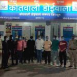 सार्वजनिक स्थानों, सड़क किनारे शराब पीने वालों के विरुद्ध दून पुलिस ने की कार्रवाई, 14 लोगों को पुलिस ने लिया हिरासत में