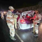 आमजन की सुरक्षा को हर पल मुस्तैद दून पुलिस, स्वतंत्रा दिवस के दृष्टिगत एसएसपी देहरादून के निर्देशों पर सम्पूर्ण जनपद में दून पुलिस द्वारा लगातार चलाया जा रहा सघन चेकिंग अभियान, जनपद की सीमाओं व आन्तरिक मार्गो पर संदिग्धों की तलाश हेतु लगातार की जा रही सघन चैकिंग, संवेदनशील स्थानों पर अर्द्ध सैनिक बलों के साथ किया गया फ्लैग मार्च