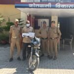विकासनगर क्षेत्र में स्कूल परिसर में स्थित घर मे हुई चोरी की घटना का दून पुलिस द्वारा किया खुलासा, घटना में शामिल गिरोह के 1 अभियुक्त को पुलिस ने किया गिरफ्तार